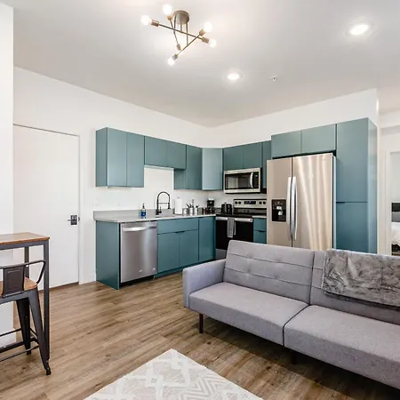 The Broad Cozy Affordable Luxury In Downtown Apartment